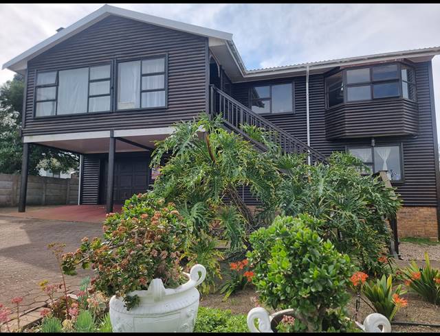 6 BEDROOM FREESTANDING FOR SALE IN DANA BAY